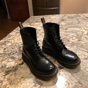Black Dr. Martens🖤